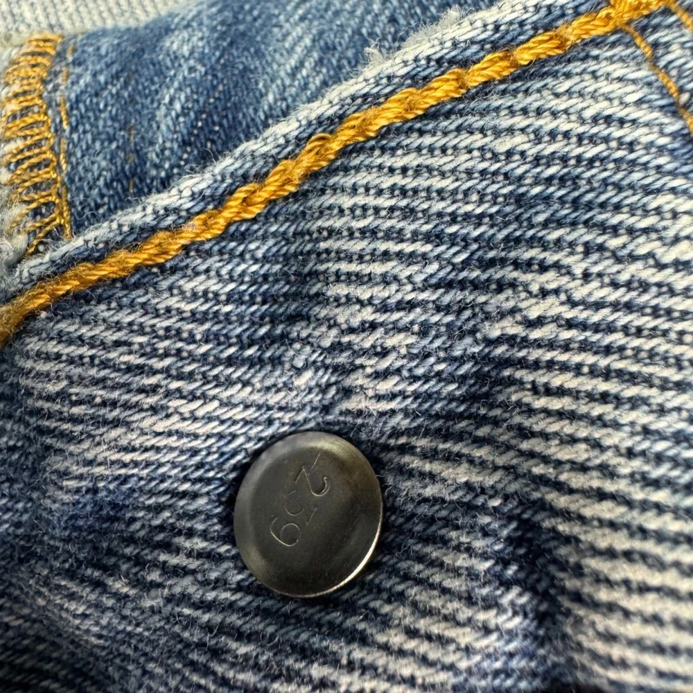 Levis shipping fast